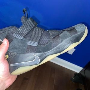 LeBron Nike zoom soldier 11s